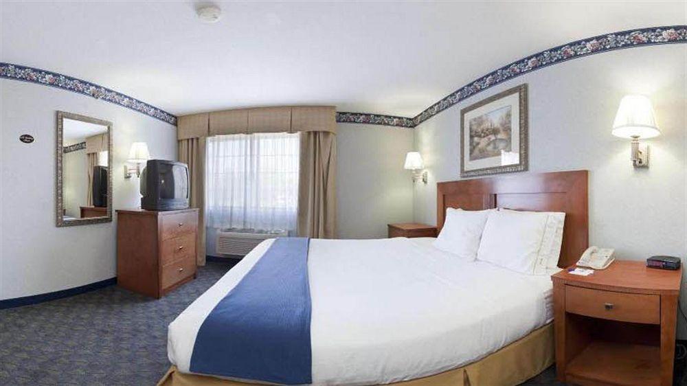 Comfort Inn & Suites Napoleon Exteriör bild